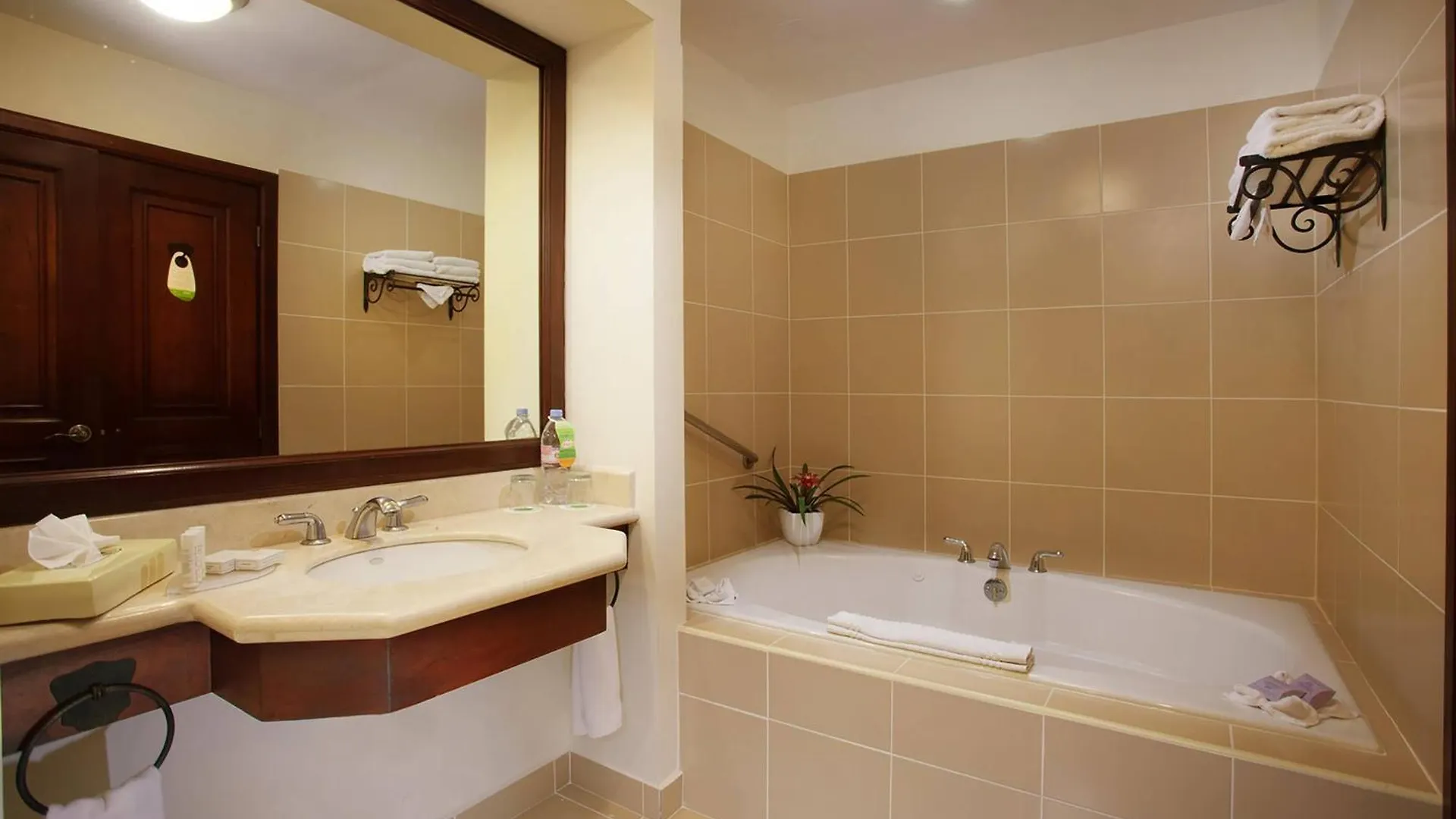 Courtyard By Marriott Santo Domingo Ξενοδοχείο